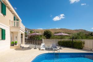 Bazén v ubytování Villa Kami - 4 stars villa, Heated pool nebo v jeho okolí