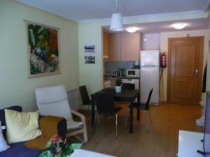 A kitchen or kitchenette at Felechosa ski & senderismo