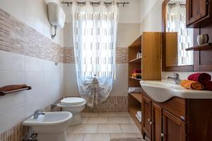 A bathroom at Family house 1.1