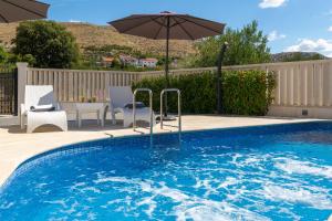 Bazén v ubytování Villa Kami - 4 stars villa, Heated pool nebo v jeho okolí
