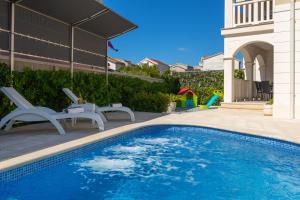 Bazén v ubytování Villa Kami - 4 stars villa, Heated pool nebo v jeho okolí