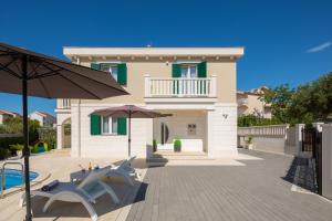 Bazén v ubytování Villa Kami - 4 stars villa, Heated pool nebo v jeho okolí