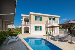 Bazén v ubytování Villa Kami - 4 stars villa, Heated pool nebo v jeho okolí