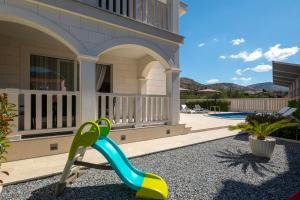 Bazén v ubytování Villa Kami - 4 stars villa, Heated pool nebo v jeho okolí