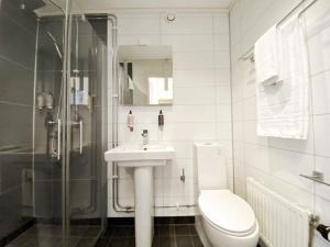 Wiks Slott tesisinde bir banyo