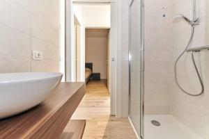 Salle de bains dans l'établissement ApartmentsGarda - Garda31 Residence