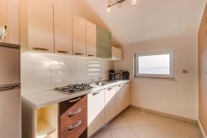 Kuchyň nebo kuchyňský kout v ubytování Apartmani Tanja