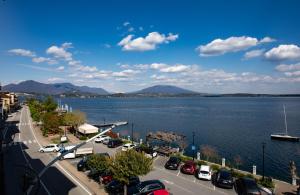 a view of a large body of water with cars parked at La Dimora del Glicine in Belgirate