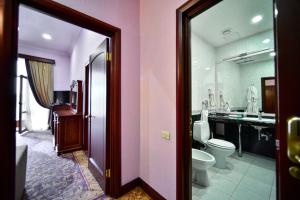 Baðherbergi á METROPOL HOTEL Yerevan