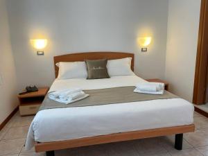 Postel nebo postele na pokoji v ubytování Hotel La Perla