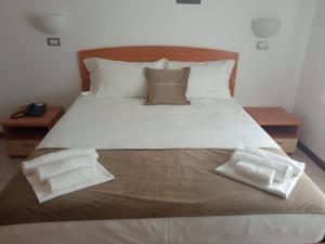 Postel nebo postele na pokoji v ubytování Hotel La Perla