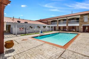Πισίνα στο ή κοντά στο Americas Best Value Inn Columbus