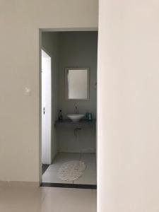 Ein Badezimmer in der Unterkunft Casa ampla e confortável próximo ao centro