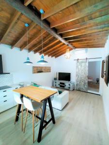 Μια τηλεόραση ή/και κέντρο ψυχαγωγίας στο Villa Aura +28 φωτογραφίες