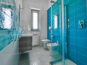 Kúpeľňa v ubytovaní Blue Sky Sorrento Apartment FREE PARKING + 19 fotografií