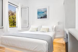 Postel nebo postele na pokoji v ubytování Pelican Paros