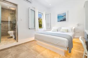 Postel nebo postele na pokoji v ubytování Pelican Paros
