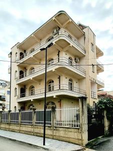Galeri foto Luckyshine hostel di Vlore