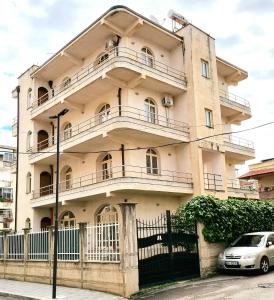 Galeri foto Luckyshine hostel di Vlore