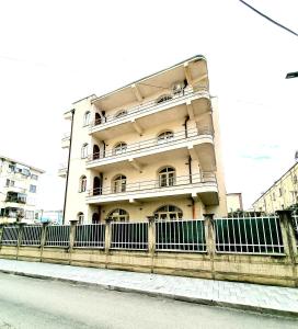 Galeri foto Luckyshine hostel di Vlore