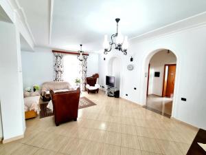 Galeri foto Luckyshine hostel di Vlore