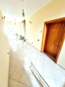 Galeri foto Luckyshine hostel di Vlore