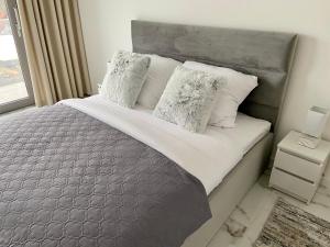 Кровать или кровати в номере Fischer Apartments