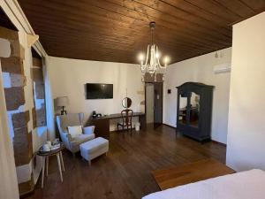 TV a/nebo společenská místnost v ubytování Captain Vasilis Hotel