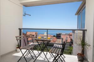 Ein Balkon oder eine Terrasse in der Unterkunft Apartments Left & Right with jacuzzi, 4 stars