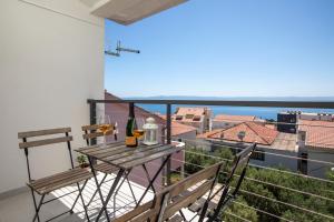 Ein Balkon oder eine Terrasse in der Unterkunft Apartments Left & Right with jacuzzi, 4 stars