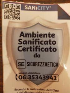 uma embalagem de certificado anti-retrovincial anti-retrovincial em Villa Genny em Candela