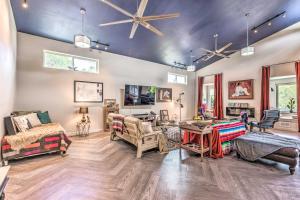 a living room with furniture and a ceiling fan at Casa Patron Home Less Than 10 Mi to Hiking and Casinos in Alto