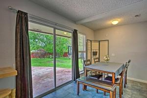 Charming Apt - 15 Miles to Downtown Dallas!