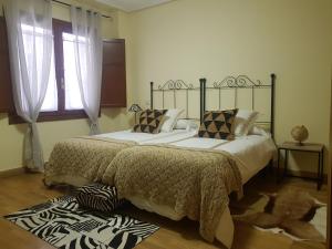 a bedroom with two beds and a window at La Casa del Valle in Soncillo