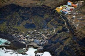 an aerial view of a village on a mountain at Pozo de las Calcosas - El Hierro in Pozo de las Calcosas