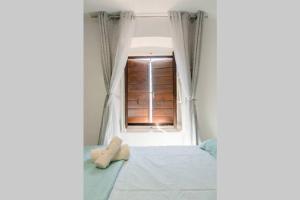 Ladovina, Relaxing Enviroment with a Modern Apartment in a Old Stone House客房内的一张或多张床位