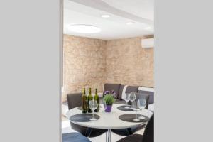 萨瓦拉Ladovina, Relaxing Enviroment with a Modern Apartment in a Old Stone House的相册照片