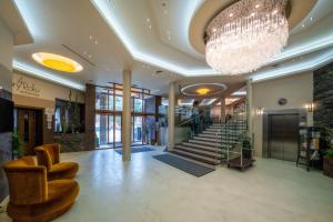 Predvorje ili recepcija u objektu Hotel & SPA Czarny Groń