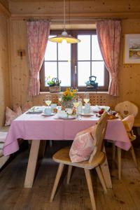 Restaurant o iba pang lugar na makakainan sa Haidgerberhof - apartments & homemade food