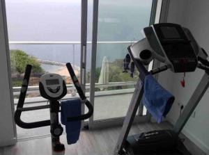 Fitness centrum a/nebo fitness zařízení v ubytování Villa Atlantic Charm