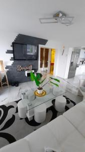 Posezení v ubytování Fabulous Lakeside Family Apartment | 4 Rooms