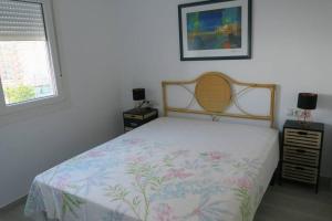 A bed or beds in a room at Apartamento Algarrobo Costa