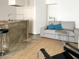 a living room with a couch and a kitchen at Fran Pacheco 39 (downtown apartment) in Setúbal