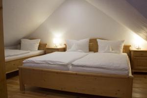 Postel nebo postele na pokoji v ubytování Hotel-Restaurant Zur Traube