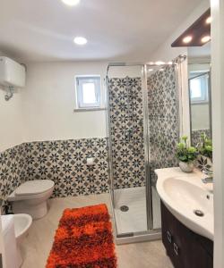a bathroom with a shower and a toilet and a sink at SANTACROCE&S.ANTONINO HOUSE in Termini