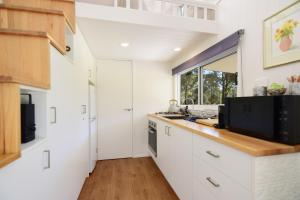 Virtuvė arba virtuvėlė apgyvendinimo įstaigoje Pindari Tiny Home Kangaroo Valley