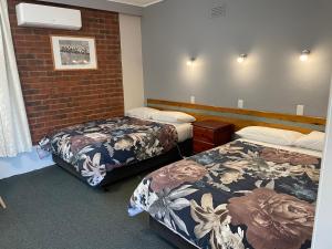 坎珀卡斯卡德汽车旅馆客房内的一张或多张床位
