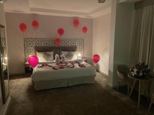 Un pat sau paturi într-o cameră la فندق الميار , Al Mayar Hotel