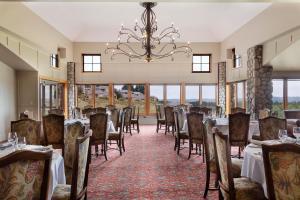 Restavracija oz. druge možnosti za prehrano v nastanitvi Fable Terrace Downs Resort by MGallery