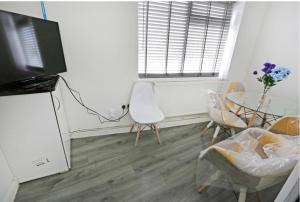 Μια τηλεόραση ή/και κέντρο ψυχαγωγίας στο Norton Road